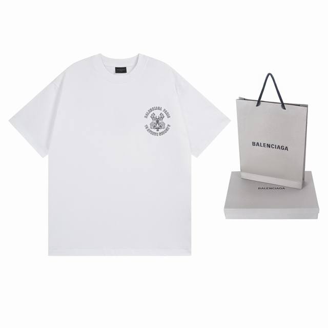 实拍图 顶级版本.官网品质 Balenci*Ga 巴黎.Ss25最新款 。新Logo 字母组合前后印花短袖T恤.砖柜同步.第一时间正品研制，面料采用巴黎Zp定织