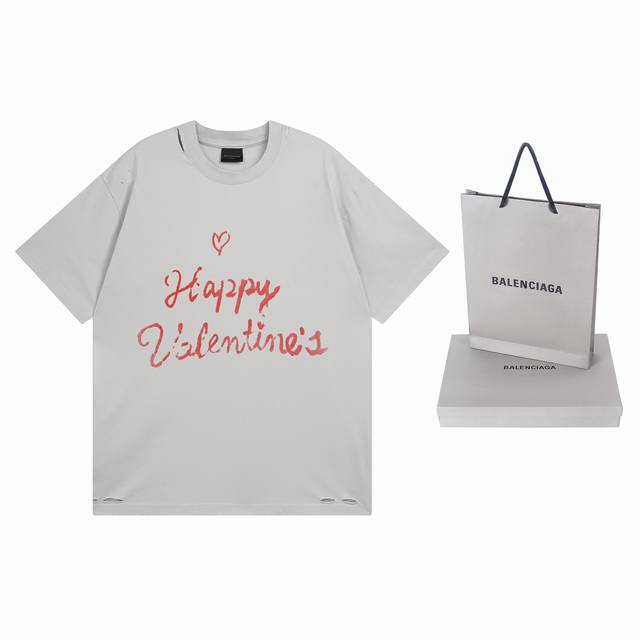 实拍图 顶级版本.官网品质 Balenci*Ga 巴黎.Ss25最新款，巴黎情人节限定款 。前面后面英文直喷印花短袖T恤.砖柜同步.第一时间正品研制，欢迎对比！
