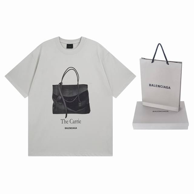 实拍图 顶级版本.官网品质 Balenci*Ga 巴黎.Ss25最新款，巴黎手提包前面后面直喷印花短袖T恤.砖柜同步.第一时间正品研制，欢迎对比！ 。 面料采用