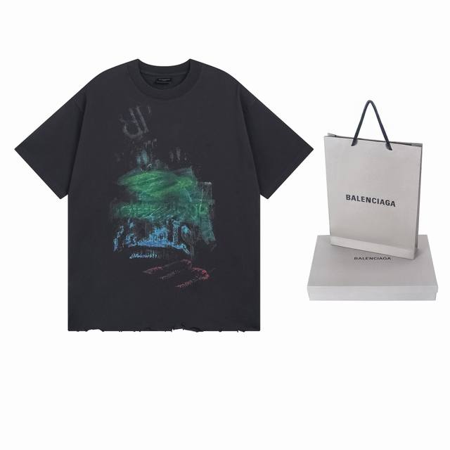 细节图 顶级版本.官网品质 Balenci*Ga 巴黎Balenci*Ga#25巴黎新款，前后面模糊图案白墨直喷洗水磨烂破坏做旧下摆手工打磨短袖T恤.砖柜同步。