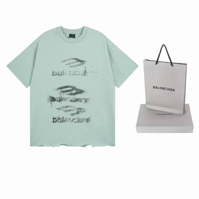 细节图 顶级版本.官网品质 Balenci*Ga 巴黎Balenci*Ga#25巴黎新款，前后面模糊图案白墨直喷洗水磨烂破坏做旧下摆手工打磨短袖T恤.砖柜同步。