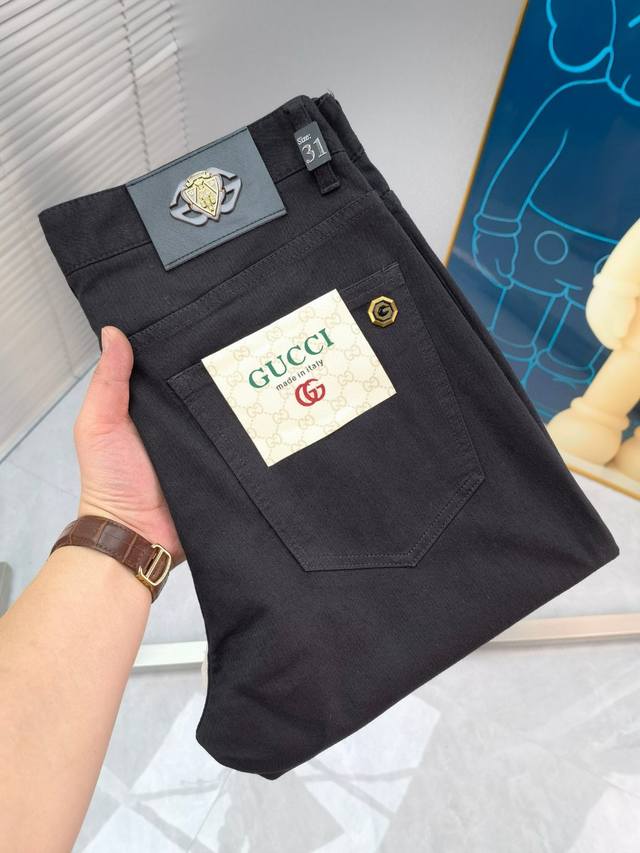 古奇 2620春夏新品 专柜有售 实体店极品牛仔裤专柜原版1:1好货，适合各个年龄段。市场最高版本的欧洲进口面料。舒适柔软亲肤，上身效果超级棒时尚百搭，笔挺有型