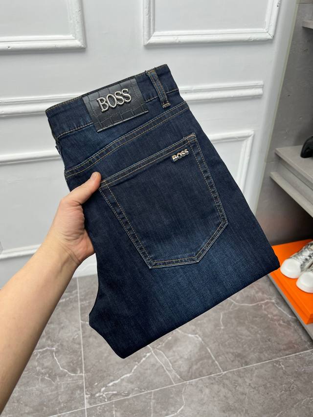 Boss 新款来袭2620新春爆款新品 专柜有售 实体店极品牛仔裤专柜原版1:1好货，适合各个年龄段。市场最高版本的欧洲进口面料。舒适柔软亲肤，上身效果超级棒时
