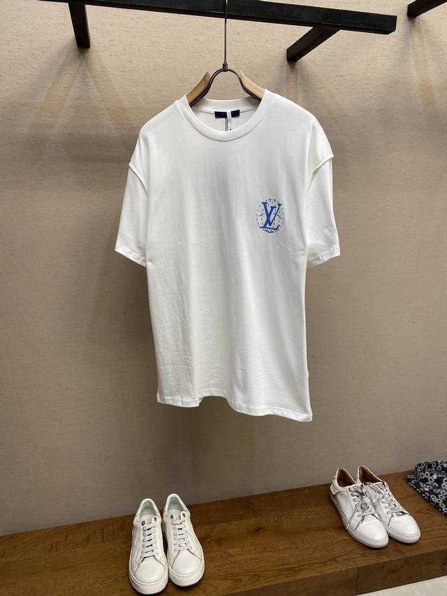 Lv、员工服短袖T恤，路易家25Ss Uniforms For Pharrell Un蓝与秀场主题碰撞 国绕着人类与地球，东半球和西半球被重塑成充满生机 洗涤方