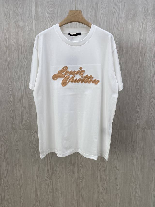徐明浩同款 真是每次出现都是视觉盛宴啊！1V25新品 金线刺绣短袖T恤。非常百搭！码数 Xs S M L