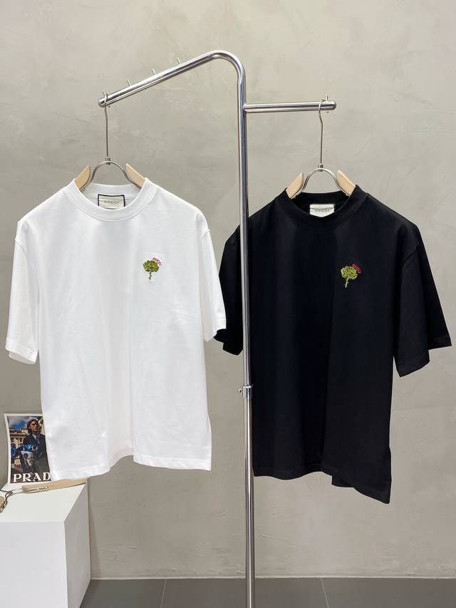 Gucci古驰独家专供新款男士休闲短袖 高端定制 高端版本 时尚百搭爆款进口面料 手感超柔软细腻 穿着亲肤舒适 高端精品 代工厂P精细做工 上身非常赞 男士必备