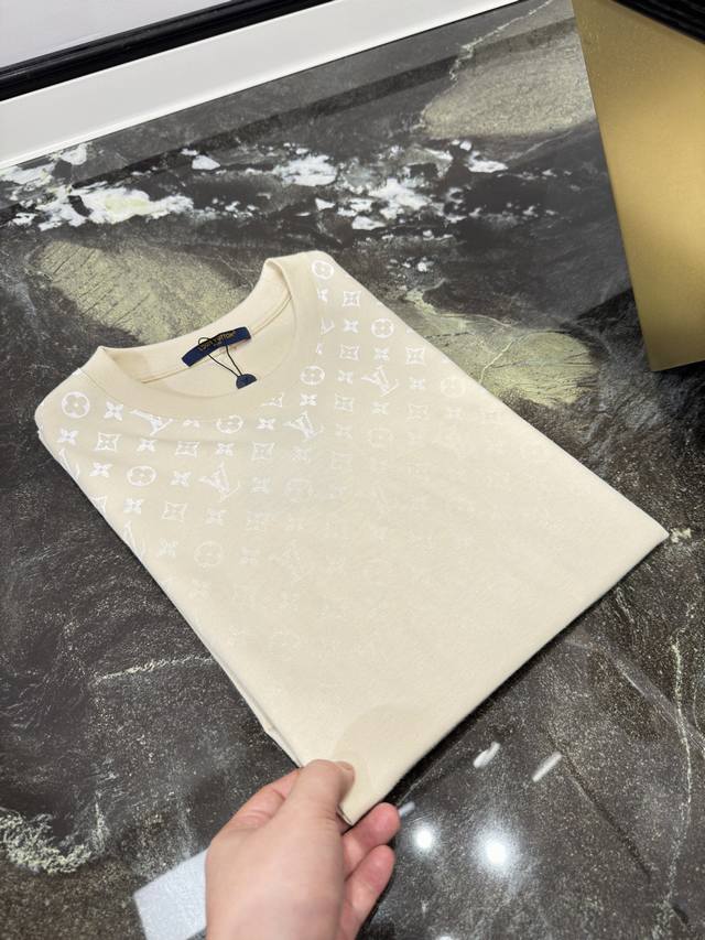 Lv25S春夏新款休闲圆领短袖，码数S-Xl
