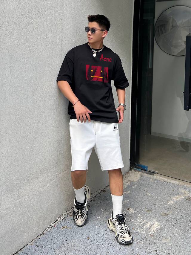 Acne 新款字母印花双层重工短袖T桖 字母图案不管是T桖还是卫衣都是每年的爆款单品 前幅大面积印花采用大康丽数码印花机直喷 成本极高 经过多次的调试打版图案色