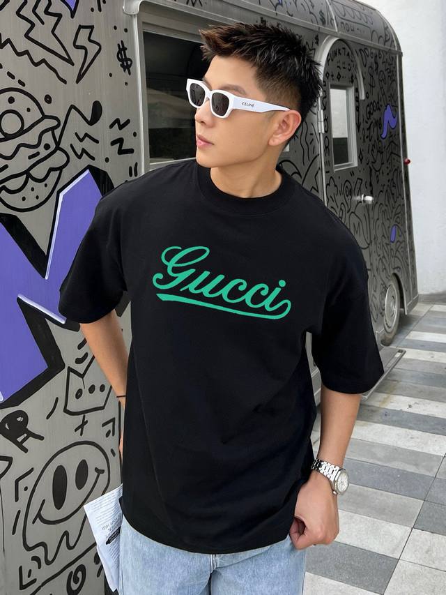 酷奇 新款字母印花双层重工短袖T桖 字母图案不管是T桖还是卫衣都是每年的爆款单品 前幅大面积印花采用大康丽数码印花机直喷 成本极高 经过多次的调试打版图案色差还