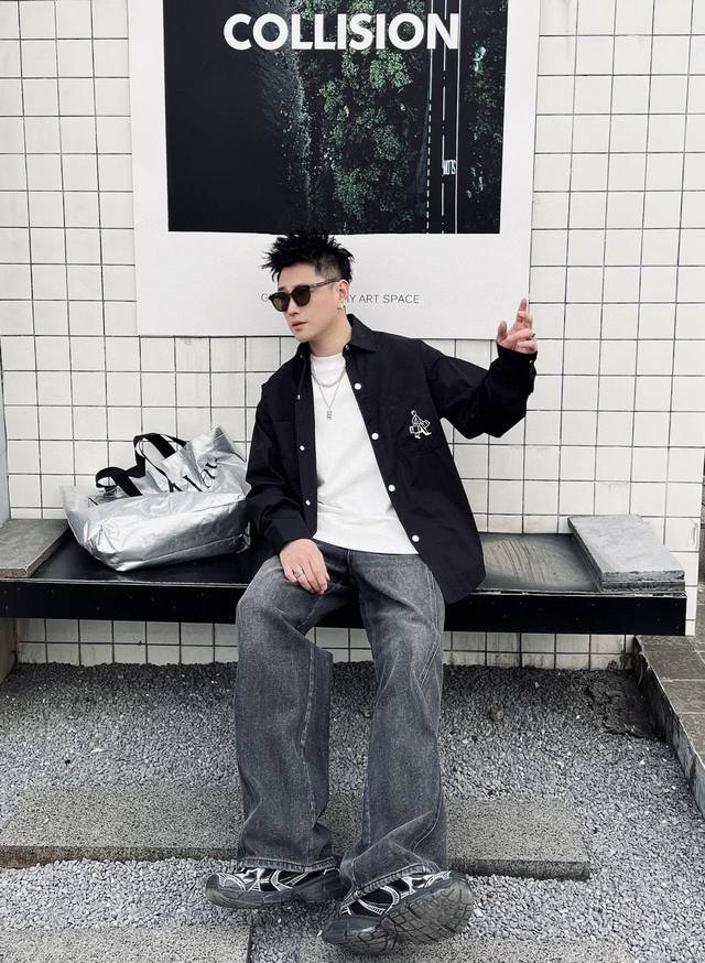 路易威登 2025官网专柜最新秋款男士必备款衬衫外套，100%天然棉，褶皱效果展现质感 舒服透气，原单狠货，原版面料，柔软舒适，上身高端又奢华，足够场面的档次，