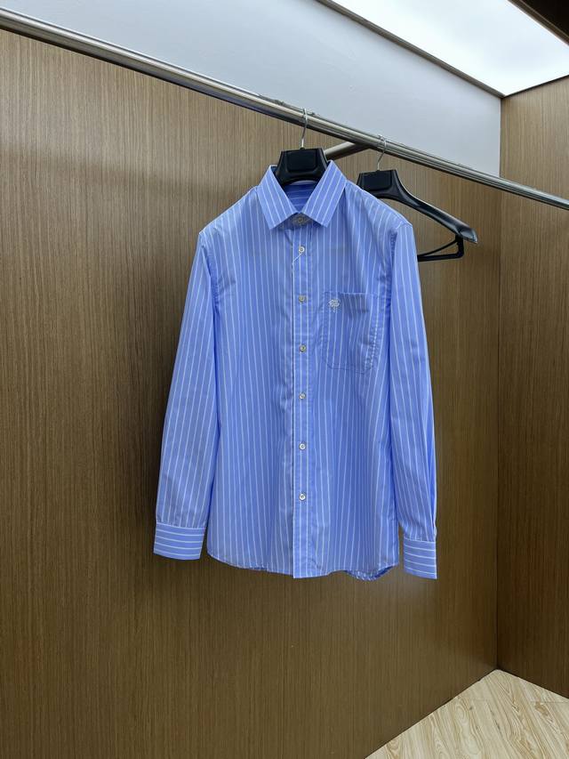 新品 Guc Ss春夏新款时尚简约长袖衬衫，本款轻盈棉质衬衣采用全棉质地面料，经典简约设计搭配，清爽色调，颜色超超超超级赞，这一季最值得入手的单品，简约大气又精