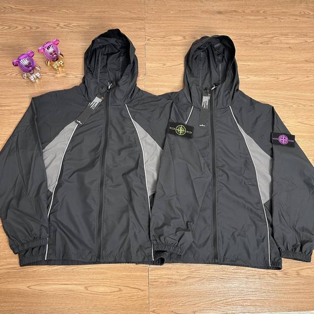 Stone Island 石头岛插肩拼接户外防紫外线防晒衣外套 甄选品质 实拍可见 面料采用高品质放紫外线 出行必备 优质防晒衣面料 做工精湛 栩栩如生 当季必
