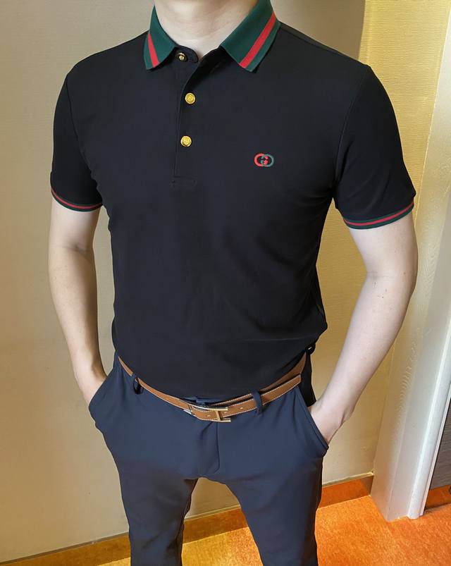 古驰 2025Ss夏季新款字母Logo男士翻领Polo衫！经典商务男款，高端男装的天花板级别的商务男款！简约时尚大气不失优雅，单穿内搭体面过人，品质控 细节控的