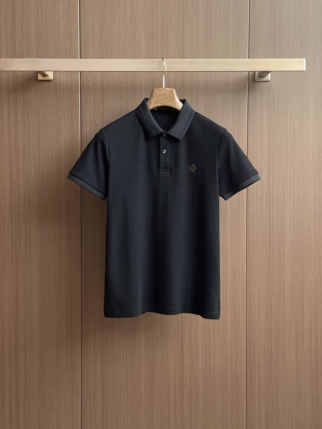 Lp2520Ss夏季新款字母Logo男士翻领Polo衫！经典商务男款，高端男装的天花板级别的商务男款！简约时尚大气不失优雅，单穿内搭体面过人，品质控 细节控的闭