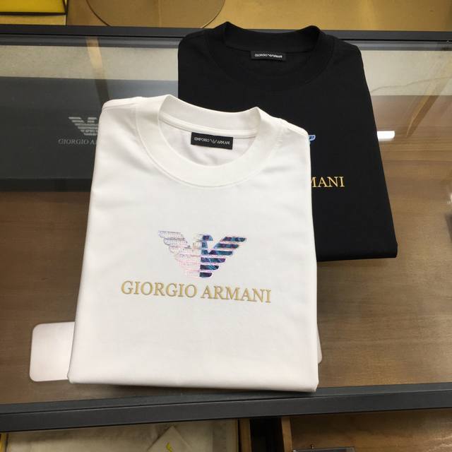 新品潮牌 Aman...I 2025新款潮牌短袖T恤 M-4Xl 微阔 意大利时尚界的宠儿！ 男士短袖！材质用料讲究的同时 整体的设计颇具时尚感 今天推荐他家百