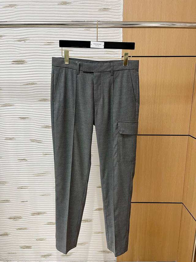 顶级品质 专柜官网同步发售！辅料全部原版定制出品，贸易公司真品订单。高级定制进口面料，以天然植物纖維提炼出来，比一般棉织物轻薄 手感柔软，穿着舒适 完全不易有刺