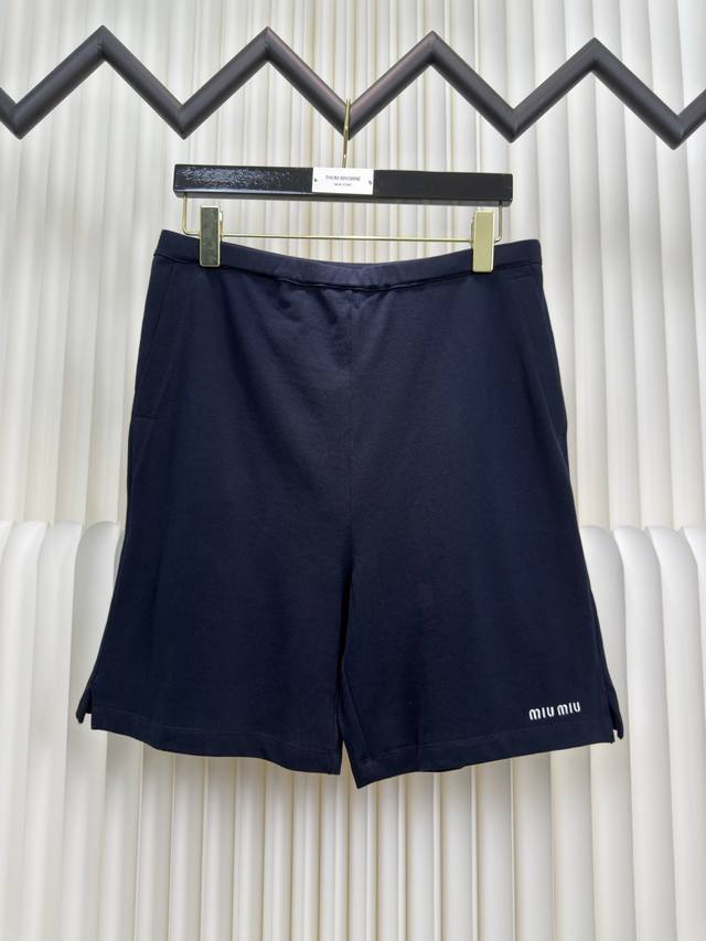 Miu Miu 刺绣休闲短裤 正品开版-实体柜台-顶奢品质 秒杀市面一切版本 采用双股精疏棉珠地面料，210克。进口机刺绣，面料酵洗 尺码：38 40 42 4