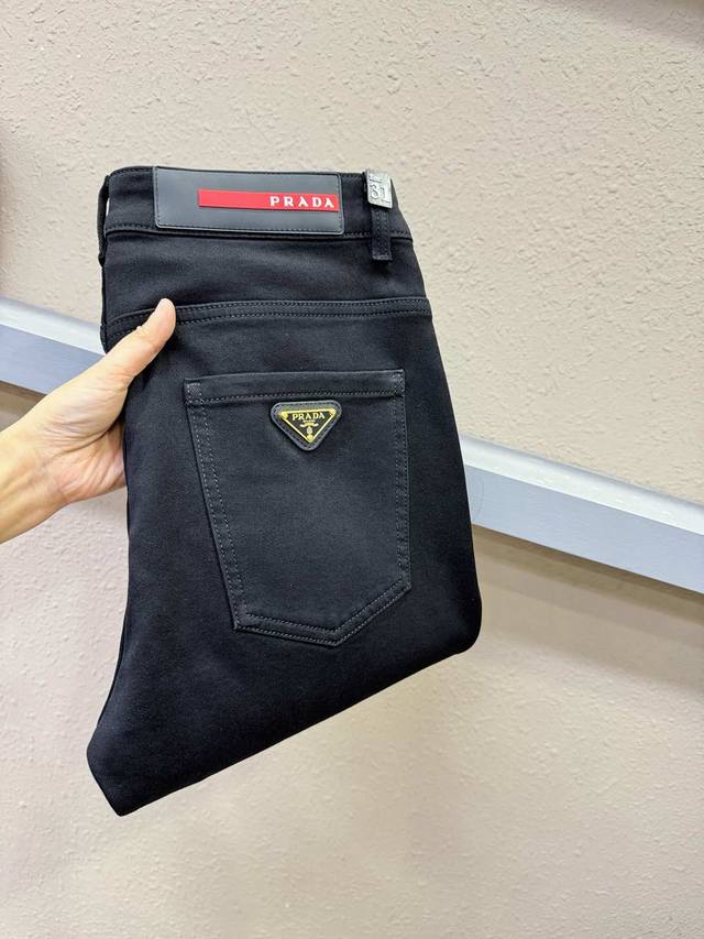 Prada 普拉达 2025新款原版牛仔裤 原版重工打造，品牌经典Logo设计，三标齐全！原版五金辅料。专柜定制牛仔面料，完全对版专柜，欢迎专柜试穿后再购买，好