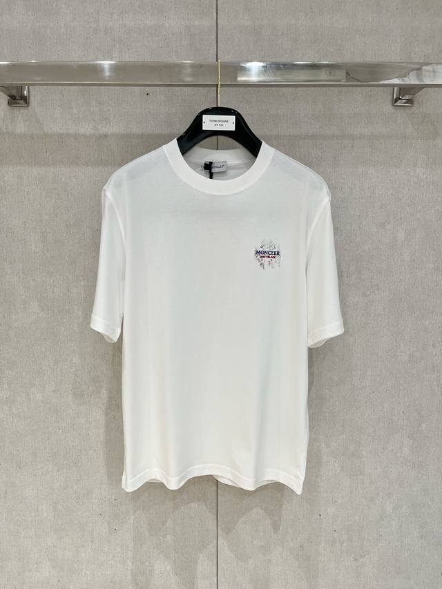 B23-Moncler# 2025春夏新款圆领 首发专柜最新款短袖圆领T恤 高端订制 设计前卫时尚 品牌Logo重工艺设计 高端定制原版面料 手感柔软 上身穿着
