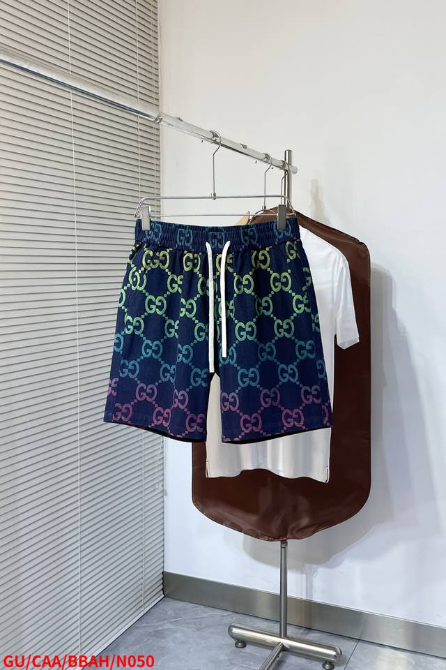 N050 Gu古奇 2025新品，原单牛仔短裤 原版重工打造，品牌经典Logo设计，三标齐全！原版五金辅料。定制牛仔面料，完全对版，欢迎试穿后再购买，好货不怕比