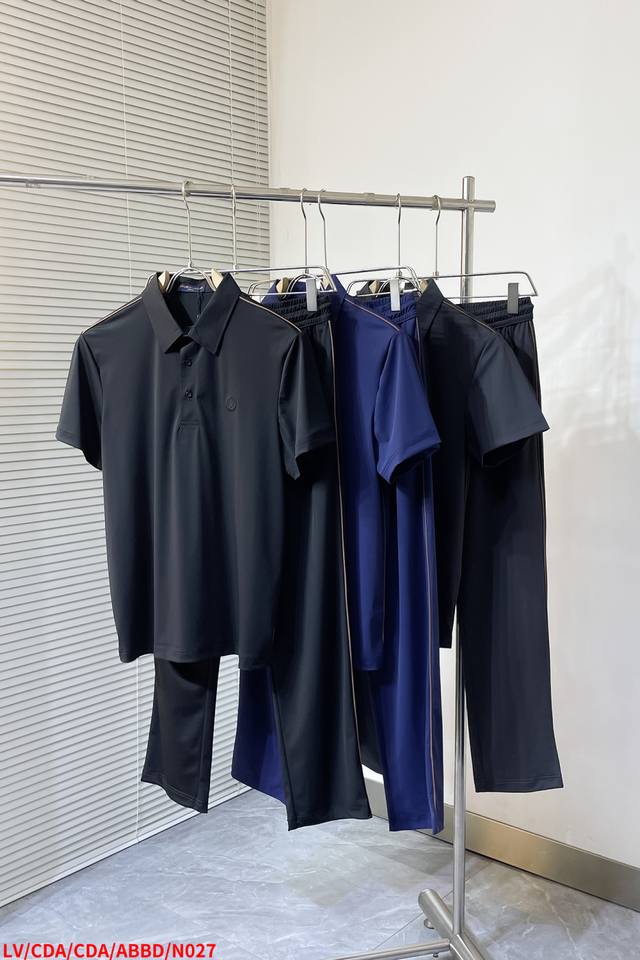 上衣 裤子 N027 Lv 路易威登Lv 高端货商务 白领 单位人士必入单品！ 休闲商务翻领短袖，科技舒适面料，体感非常棒，手感顺滑质感很棒！弹性好，无任何束缚