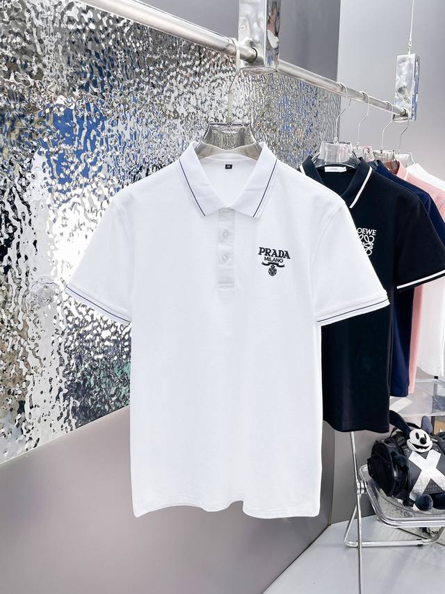 普拉达 2025Ss夏季新款字母Logo男士翻领Polo衫！经典商务男款，高端男装的天花板级别的商务男款！简约时尚大气不失优雅，单穿内搭体面过人，品质控 细节控