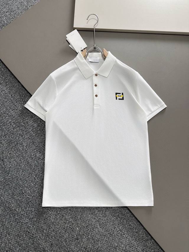 芬迪 小刺绣 2025夏季男士新款翻领短袖Polo衫，定制面料 透气舒适度高，细节无可挑剔，品牌元素设计理念，体现高品质。手感细腻柔软！呈现休闲裁剪，上身版型超