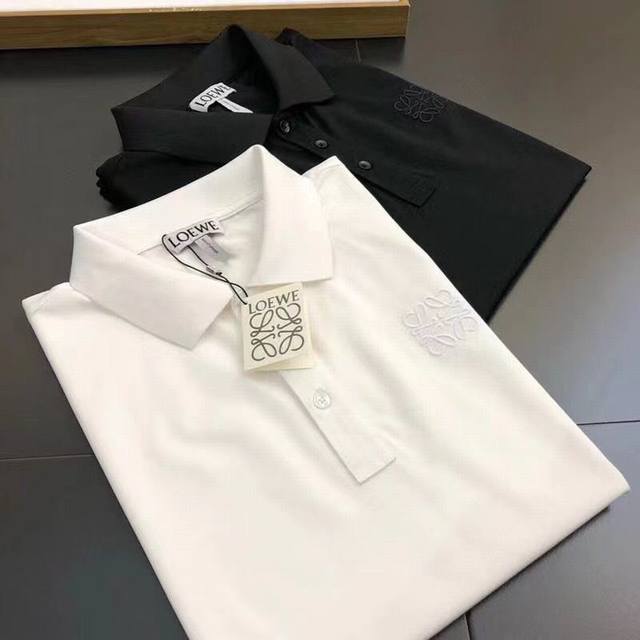 Loewe罗意威 小刺绣 夏季男士新款翻领短袖Polo衫，定制面料 透气舒适度高，细节无可挑剔，品牌元素设计理念，体现高品质。手感细腻柔软！呈现休闲裁剪，上身版