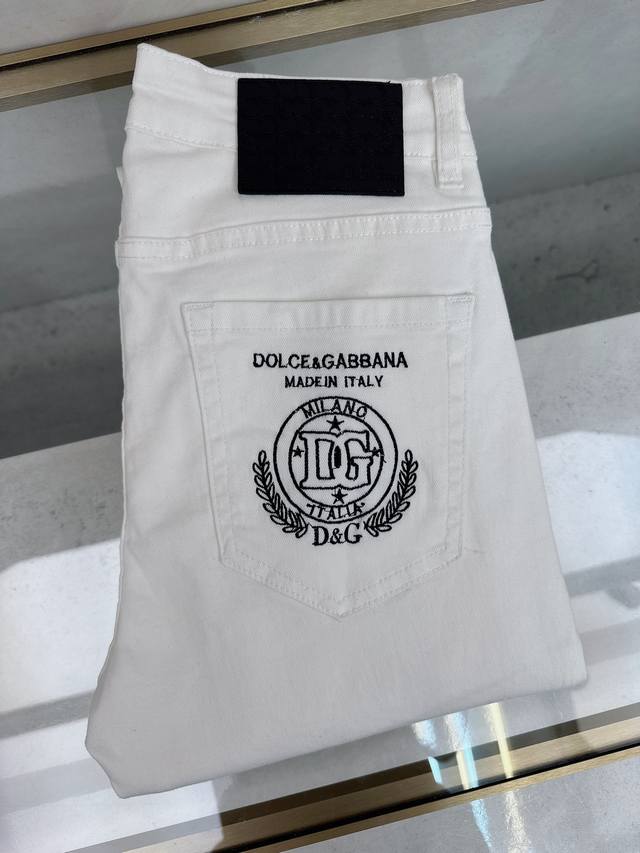 Dg 2025春夏新款现货上市，原单爆款牛仔裤超级定制款，原版五金，超级重工工艺，版型超赞细节做工无可挑剔！款式不挑人，特别高档，好货不等人，看中赶紧下手，尺码