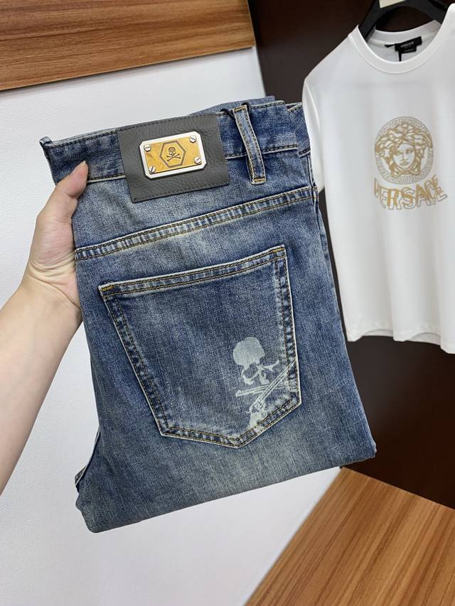 Pp2670Ss早春 新品 原单男士牛仔裤纯血统品 每季必出的类型，无需质疑的热卖王牌单品，符合四季最佳的搭配色号 整体的风格延续了Slp的基调，通体融入了多种