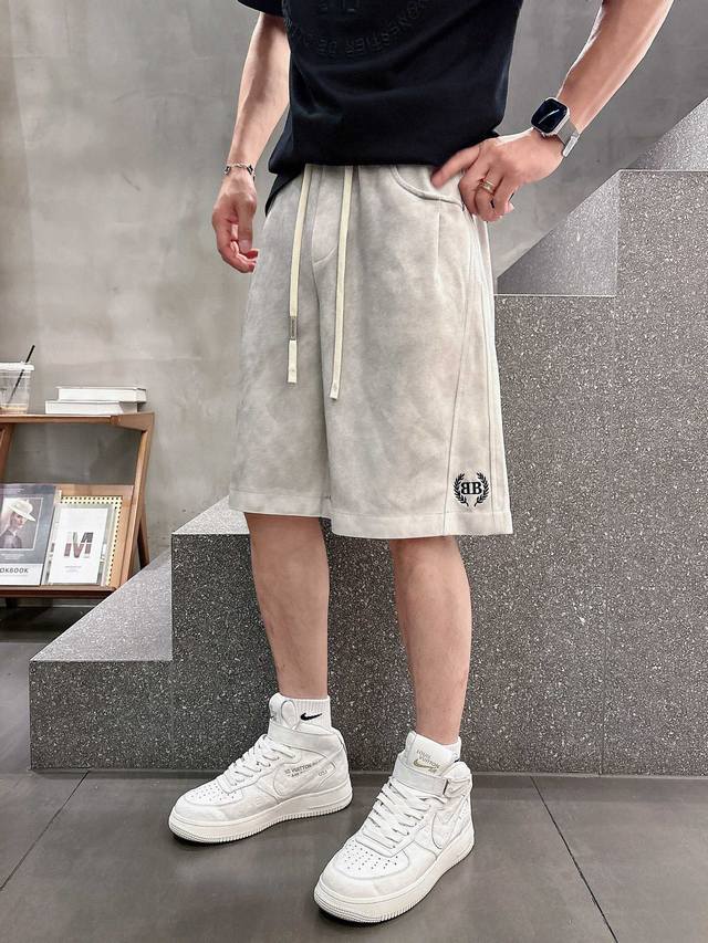 巴黎 顶级货品 2025夏季新款休闲短裤！品牌经典Logo休闲裤 ，定制面料，舒适度极好，手触感强烈。辨识度极高，完美品相工艺。 尺码：M-3Xl