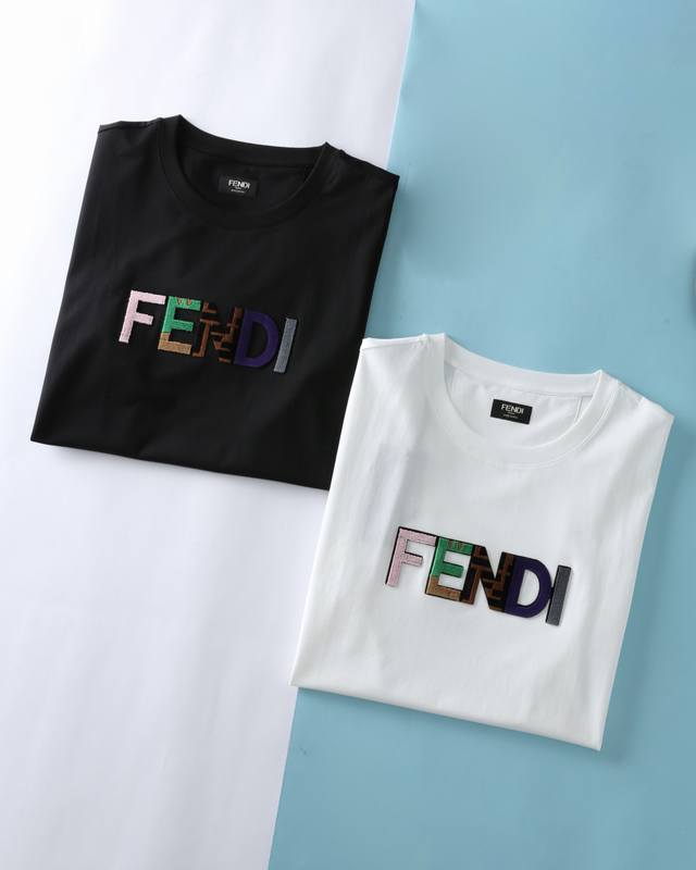 Fen*迪 25Ss春夏新款高支丝光棉基础圆领短Tee，男士撞色牙刷绣标识时尚休闲短袖T恤衫！贸易公司渠道稀出，同步Gw发售！F家新款T恤以其卓越的面料、独特的