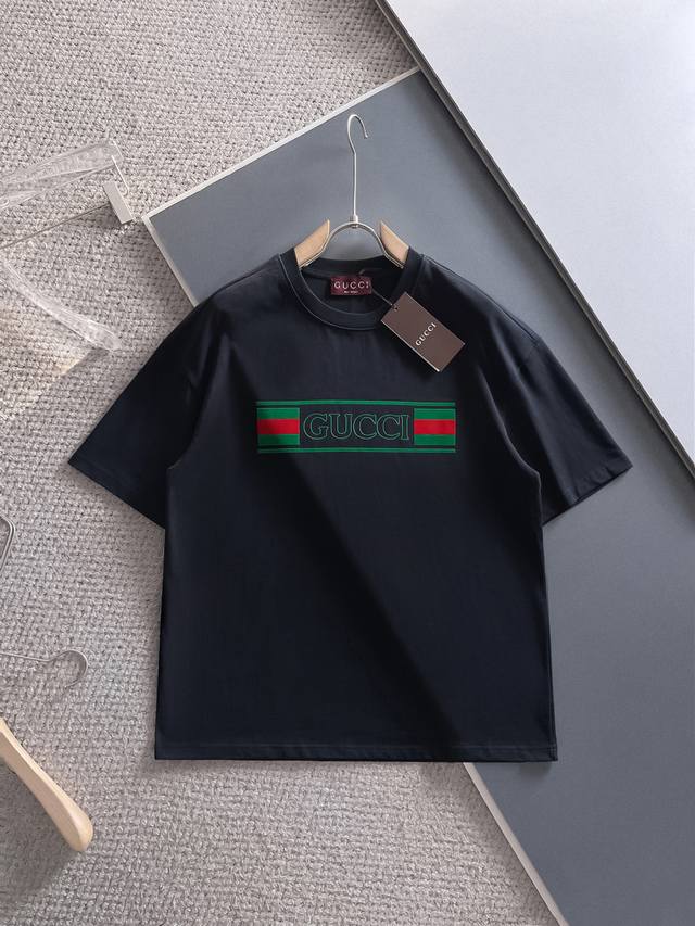 原单版本 Gucci 25新款短袖Yyds 日常出门闭眼搭 定制纯棉弹力棉面料短袖T恤 魅力在于创造了简约奢华感的时尚,随意搭配感受英式风格独特气质. 男女同款