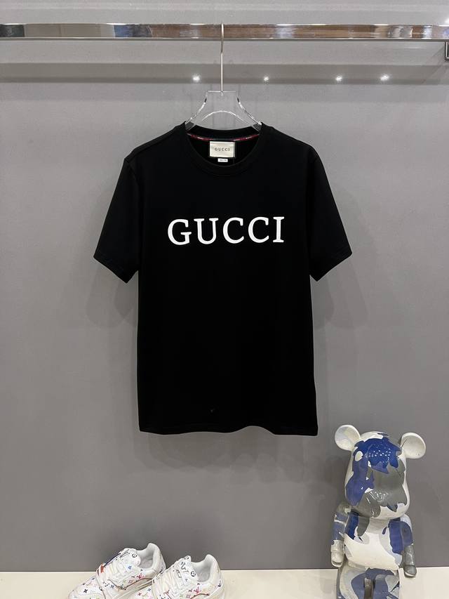 Gucci 2025Ss蛇年贺岁款春夏精品短袖T恤 官网同步 高端品质 定制顶级纯棉面料，顶级大厂1:1制作，时尚大牌重工艺Logo设计，手感柔软细腻 穿着亲肤