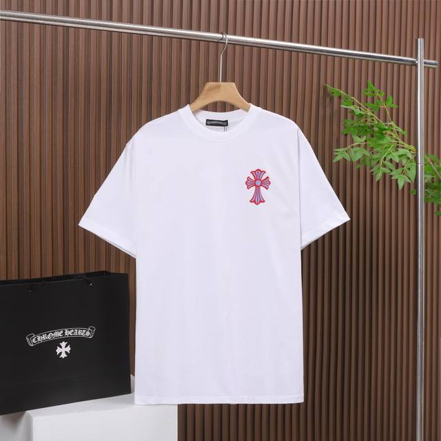 Chrome Hearts 面料：100%棉 Chrome Hearts克罗心高品质刻字膜压胶工艺，采用300克双纱面料，1*1双纱十字罗纹领口，宽松版型，男女