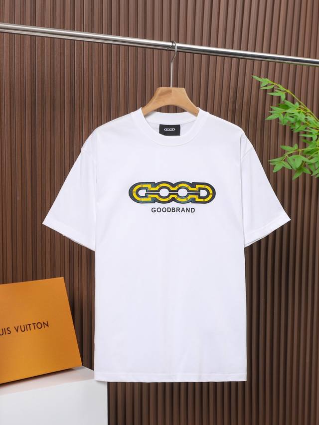 Goodbrand 面料：100% Goodbrand高品质刻字膜压胶工艺，采用300克双纱面料，1*1双纱十字罗纹领口，宽松版型，男女同款 尺码：Xs. S.