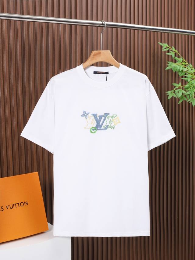 Louis Vuitton 面料：100% Louis Vuitton路易威登高品质贴布绣+乱针绣+平绣，采用300克双纱面料，1*1双纱十字罗纹领口，宽松版型