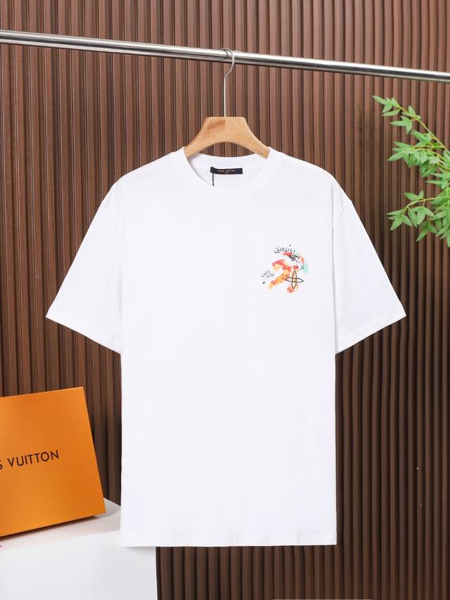 Louis Vuitton 面料：100% Louis Vuitton路易威登高品质进口透气白墨直喷，采用300克双纱面料，1*1双纱十字罗纹领口，宽松版型，男