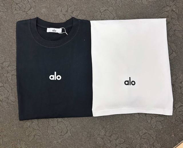 Al02# 美国洛杉矶Alo25Ss前后字母立体发泡袖口定制布标宽松圆领短袖T恤 采用32支280克双纱重磅纯棉面料 耐洗耐穿不易变形！！ 颜色：黑色 白色 码