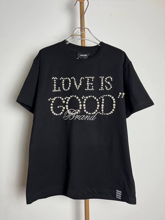 Go901# 实拍重磅品质 Goodbrand 简约珍珠标语圆领短袖 炎炎夏日清爽穿搭~~时髦清爽，气质干质，是夏天的必选项！客供定制的珠地网眼棉布精心制作 面