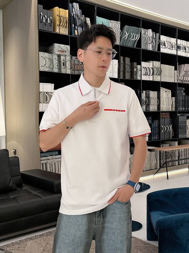 普拉达 2025Ss夏季新款 Logo男士翻领Polo衫！经典商务男款，高端男装的天花板级别的商务男款！简约时尚大气不失优雅，单穿内搭体面过人，品质控 细节控的