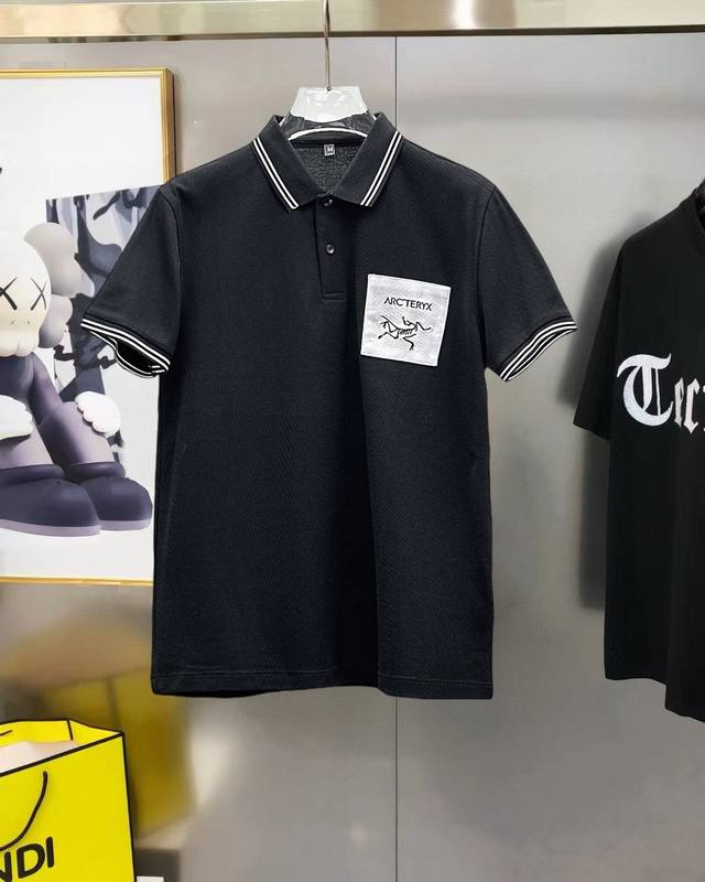 始祖鸟 2025Ss夏季新款字母Logo男士翻领Polo衫！经典商务男款，高端男装的天花板级别的商务男款！简约时尚大气不失优雅，单穿内搭体面过人，品质控 细节控