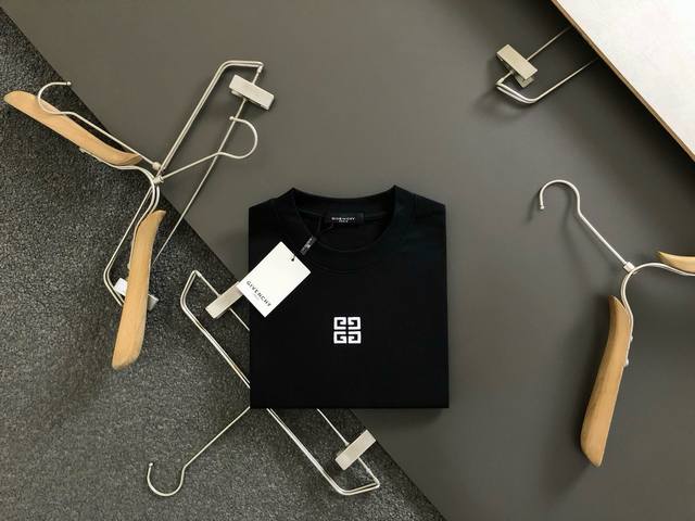 Giv*合身版型S-Xl 25早春最新刺绣前后幅对应Logo重磅短袖，高端品质专柜原单圆领援助，顶级制作工艺进口面料，专柜款独特设计，采用进口高端订制进口丝线手