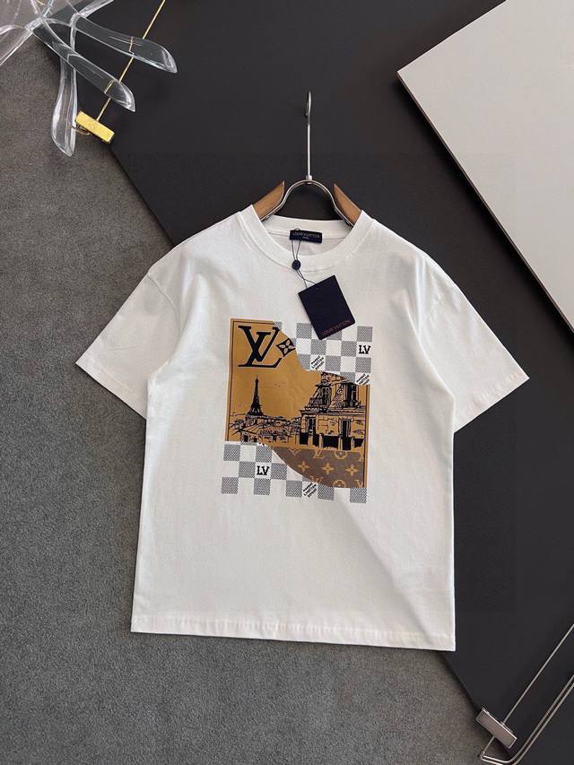 Lv、升级款310G纯棉双纱爆款现货四季系列短袖，简约基础衣橱神器， 休闲百搭必备款 做工走线质感一流，两色推荐：白色、黑色、 独家版型测试上身无解谁穿都合适