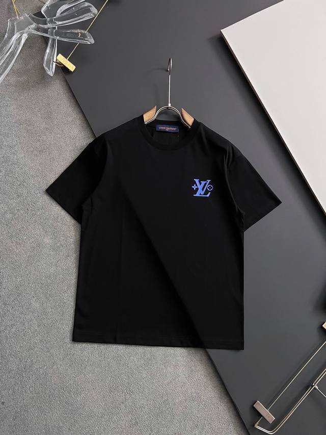 2025新品！1V*爆款 爆款现货春夏短袖，简约基础衣橱神器， 休闲百搭必备款 做工走线质感一流，微宽松版型 码数M-3Xl