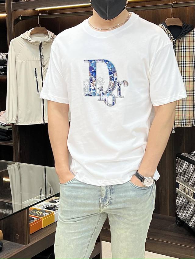 主推 Dior 独家专供秋季新款迪奥时尚休闲圆领短袖，高密度320克纯棉面料，高级密针刺绣、高端欧版原单T恤，潮流时尚休闲半袖 透气舒适度高，细节无可挑剔，品牌