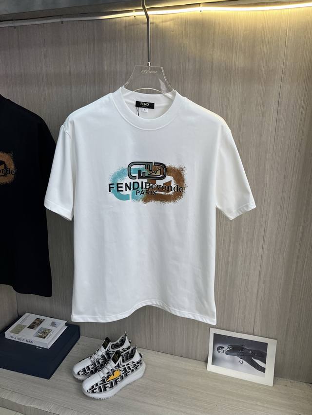Fendi芬迪 2025Ss春夏高品质纯棉短袖T恤，顶级原单品质，当下最新工艺要求，顶级订单要求车线做工，超级好搭配，顶级定制，搭配整件细节 ，品质及剪裁设计都