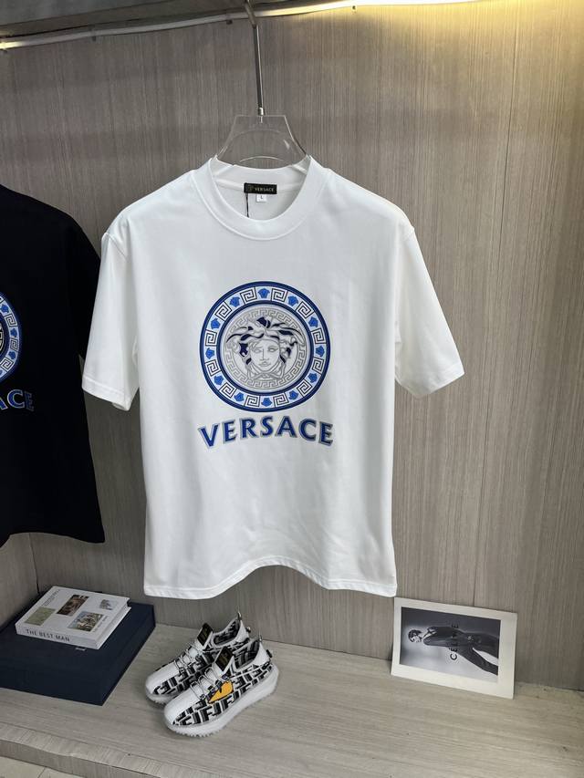 Versace范思哲 2025Ss春夏高品质纯棉短袖T恤，顶级原单品质，当下最新工艺要求，顶级订单要求车线做工，超级好搭配，顶级定制，搭配整件细节 ，品质及剪裁