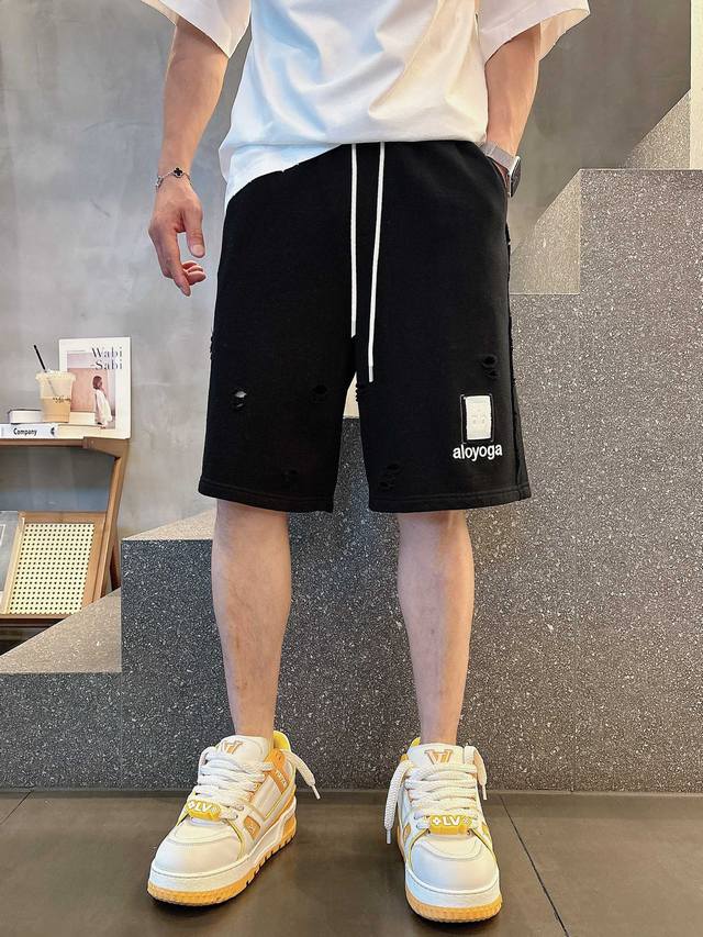 Aloyoga 顶级货品 2025夏季新款休闲短裤！品牌经典Logo休闲裤 ，定制面料，舒适度极好，手触感强烈。辨识度极高，完美品相工艺。 尺码：M-3Xl