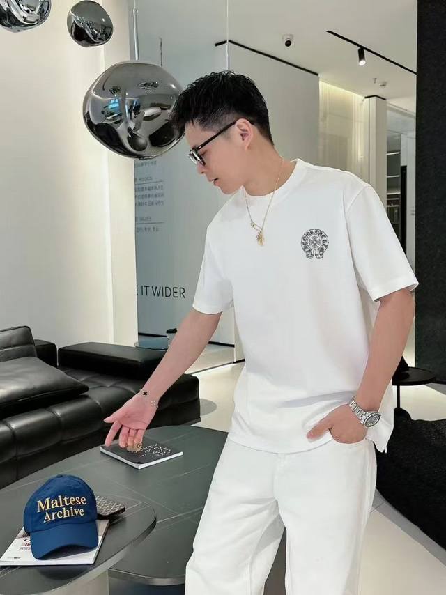 克罗星 短袖系列 季度：2025春夏 颜色：白色 灰色 尺码: M-3Xl 版型：阔版 成份：液氨棉双面 工艺：图案设计采用数码直喷工艺经典元素与创新 每年必爆
